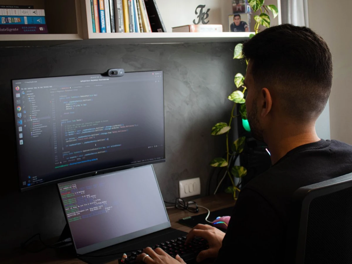 A developer reading the technical note for a fix